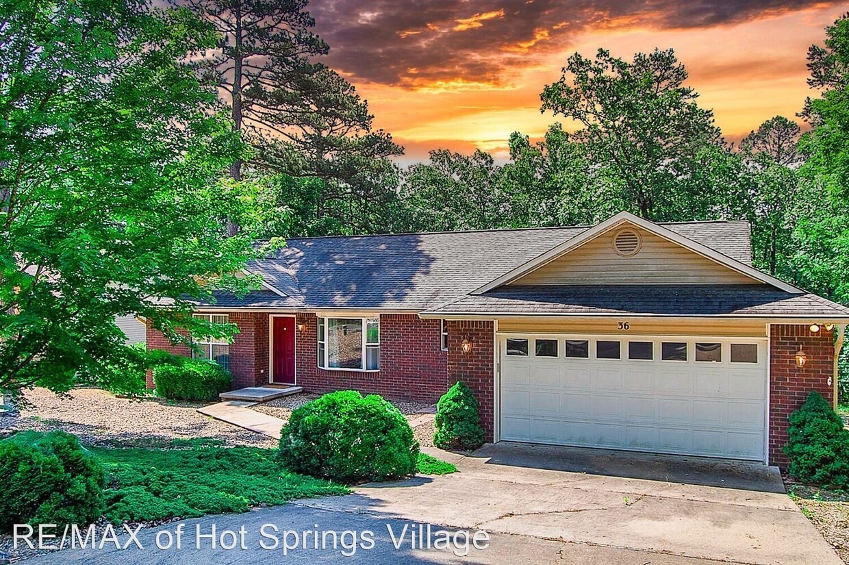 3 br, 2 bath House 36 Descollar Circle House Rental in Hot Springs