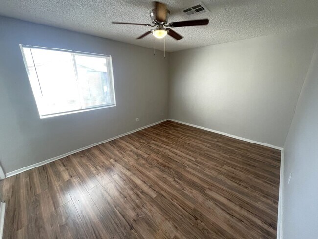Building Photo - 7301 W Heatherbrae Dr