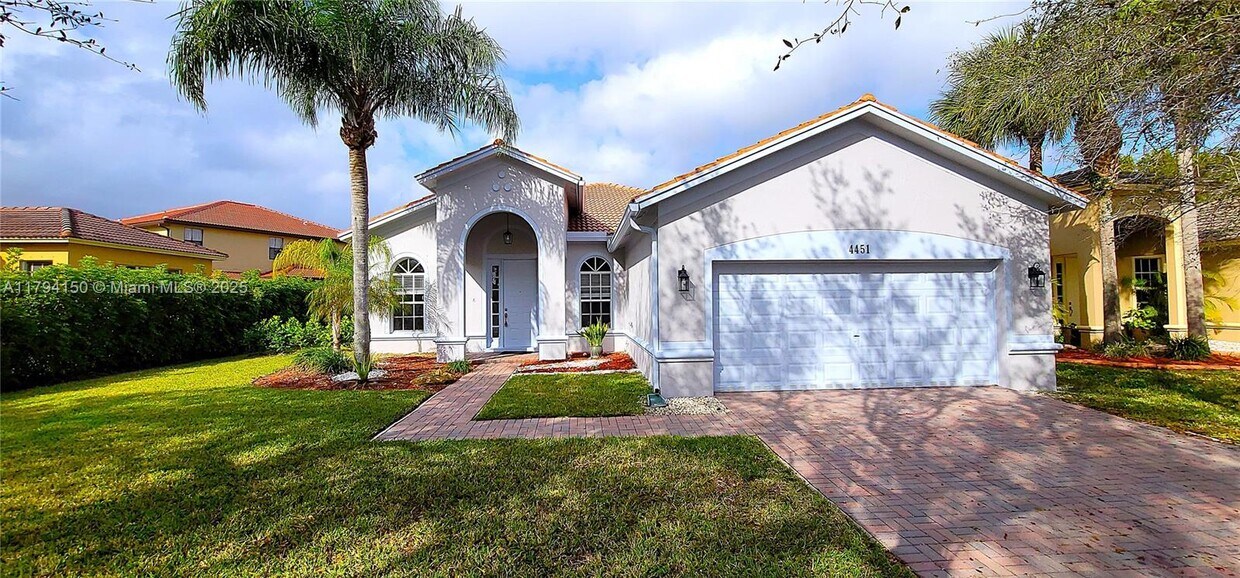 Foto principal - 4451 Laurel Pl