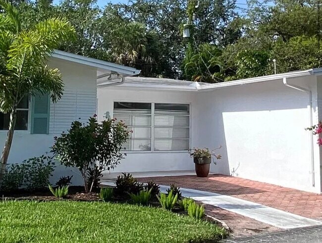 Building Photo - 1147 Milano Dr