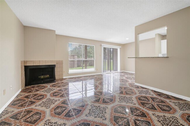 Foto del edificio - 8409 Sands Point Dr