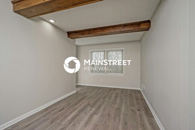 Building Photo - 3 Bedroom Pet-Friendly Home in LOUISVILLE, KY with Main Street Renewal