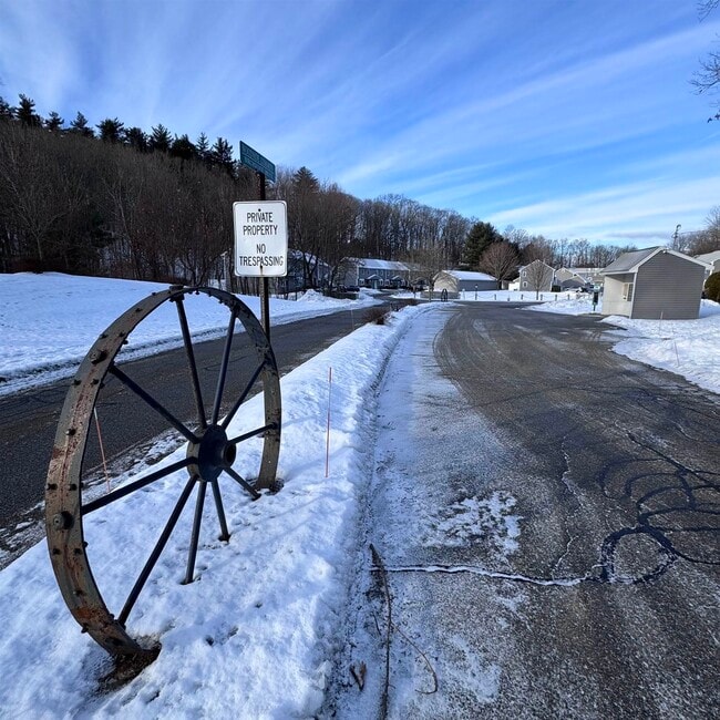 Foto del edificio - 32 Birchwood Dr