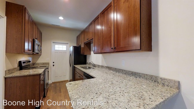 Building Photo - 154 Tulip Tree Ln