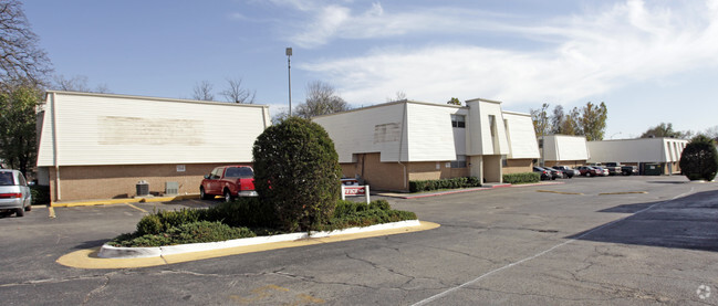 Building Photo - Chestnut Hills Apartments