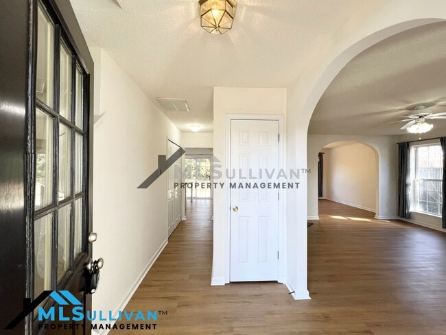 Building Photo - 4504 Conklin Dr