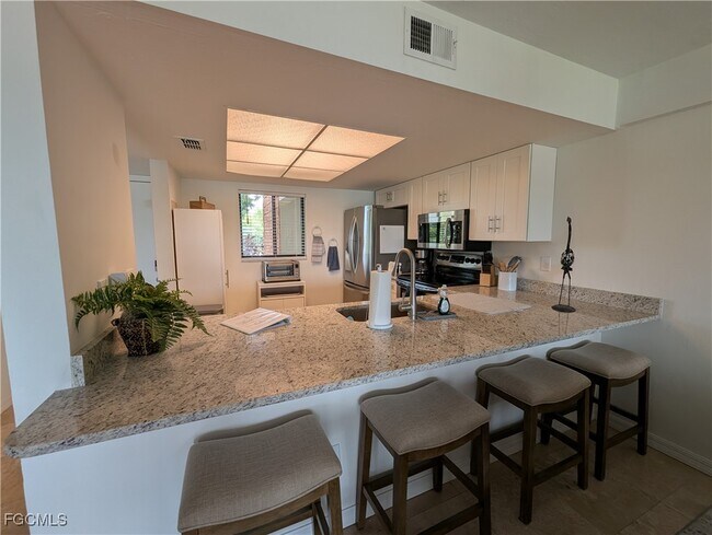 Foto del edificio - 16000 Bay Pointe Blvd