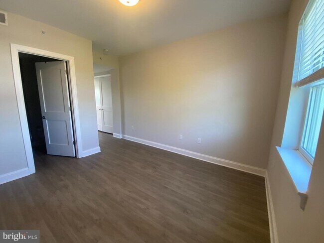 Building Photo - 102 W Martin St