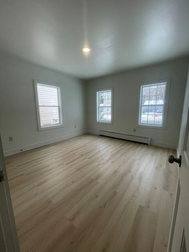 Foto del edificio - 319 Pleasant St