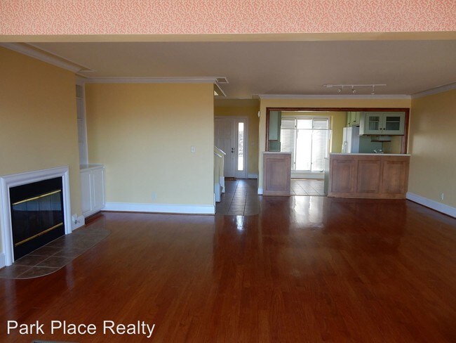 Building Photo - 4966 Hunting Hills Cir
