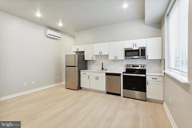 Building Photo - 316 S 52nd St