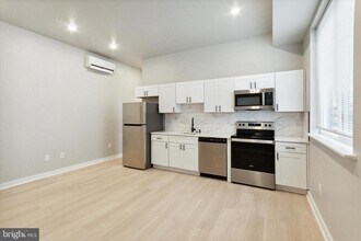 Building Photo - 316 S 52nd St