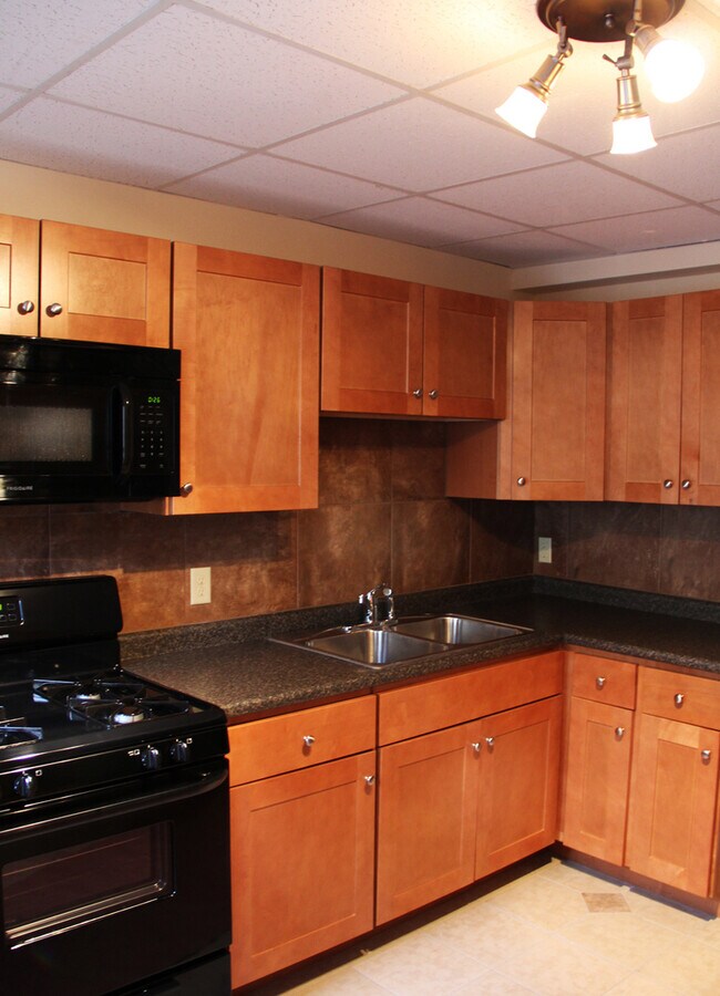 Building Photo - 137 Park St