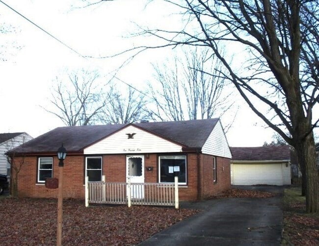 Building Photo - 150 Centervale Ave