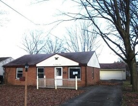 Building Photo - 150 Centervale Ave