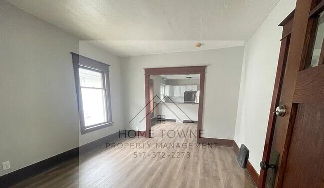 Building Photo - 722 N Hayford Ave