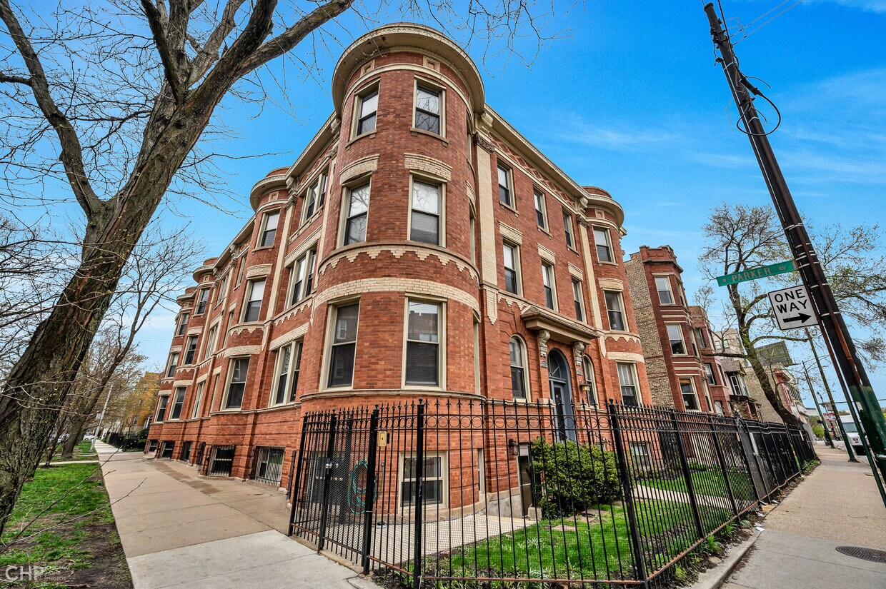 2732 N Kimball Ave Unit Garden, Chicago, IL 60647 Condo for Rent in