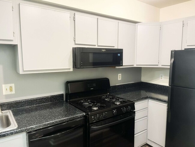 Foto del edificio - 2 Bed 1 Bath SE DC