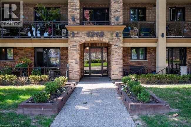 Photo du bâtiment - 1212 Fennell Ave E