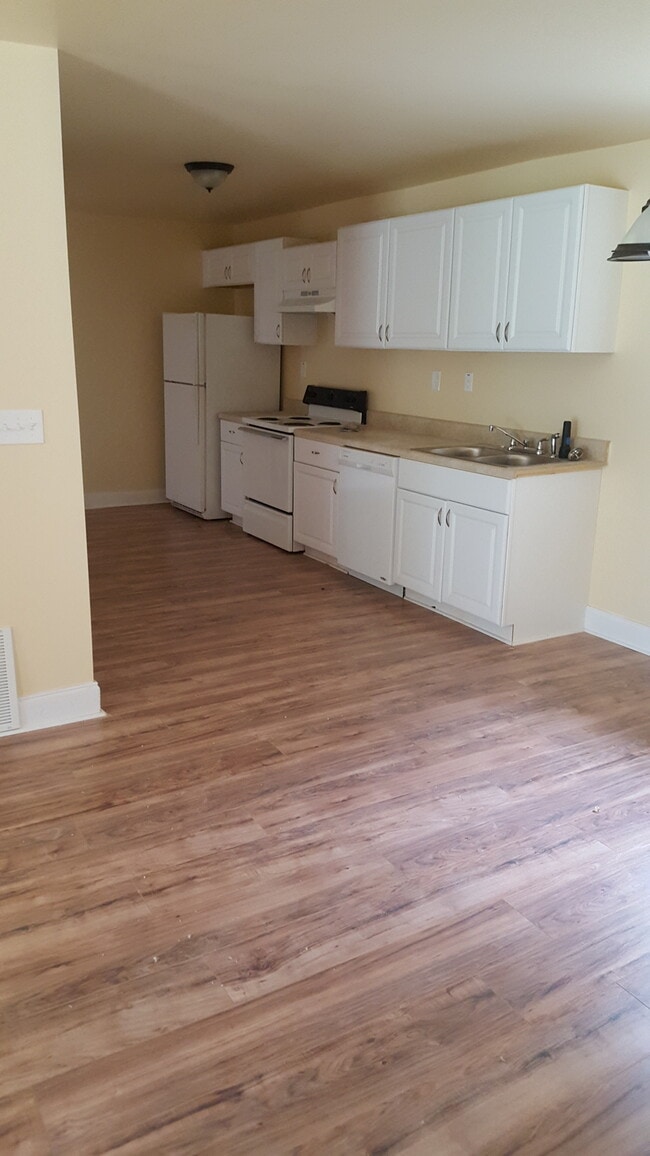 Building Photo - 2628 Wren Cir