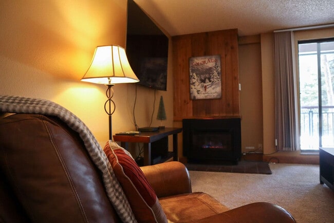 Building Photo - 455 Village Rd