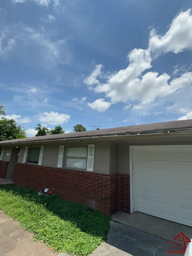 Building Photo - 610 Mooremont Terrace