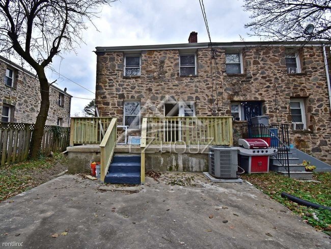 Building Photo - 5113 Laurel Ave