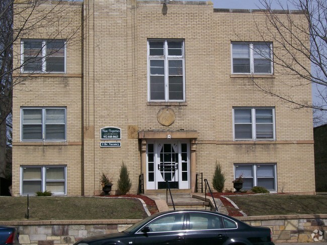 Building Photo - 1947 Grand Ave