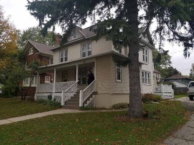 Foto del edificio - 522 W Maple Ave