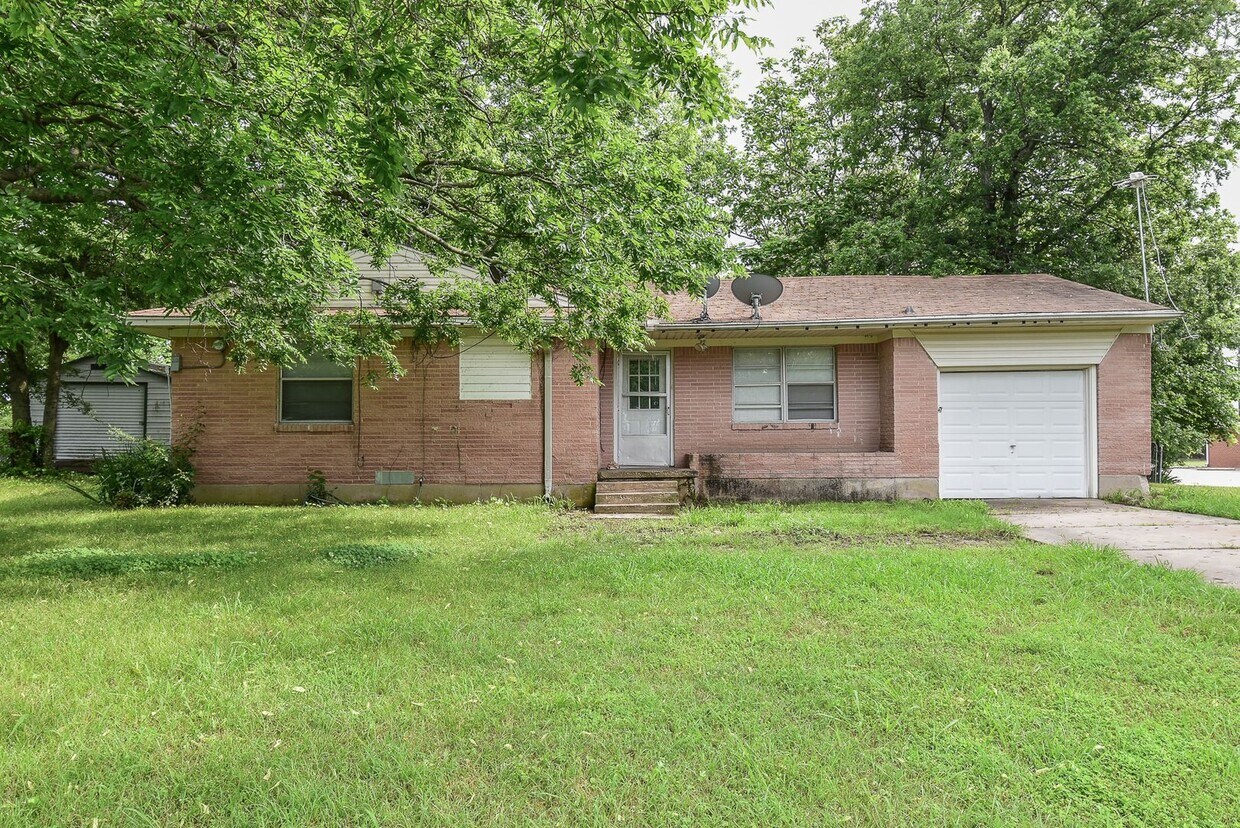 Primary Photo - 405 fm 816 or 861 W. Main St, Wolfe City -...