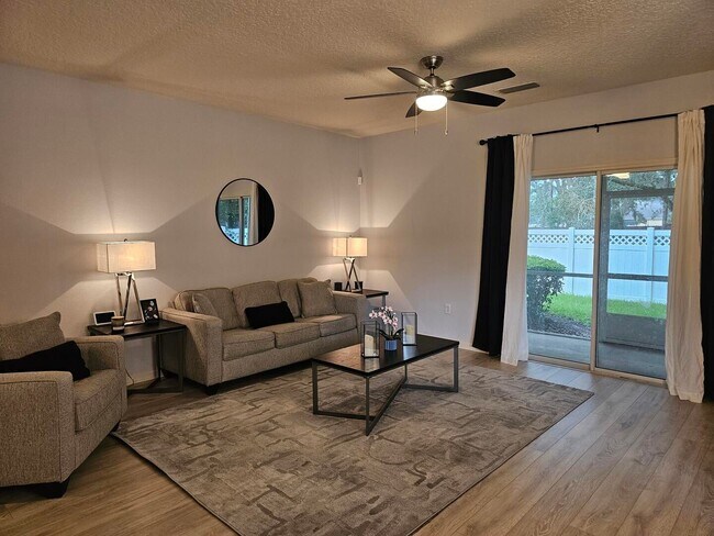 Building Photo - Beautiful end unit!