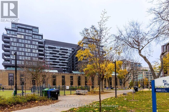 Building Photo - 505-505 Richmond St W