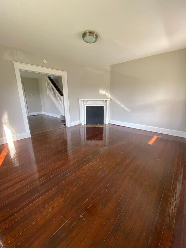 Foto del edificio - 1331-1333 Woodlawn Ave