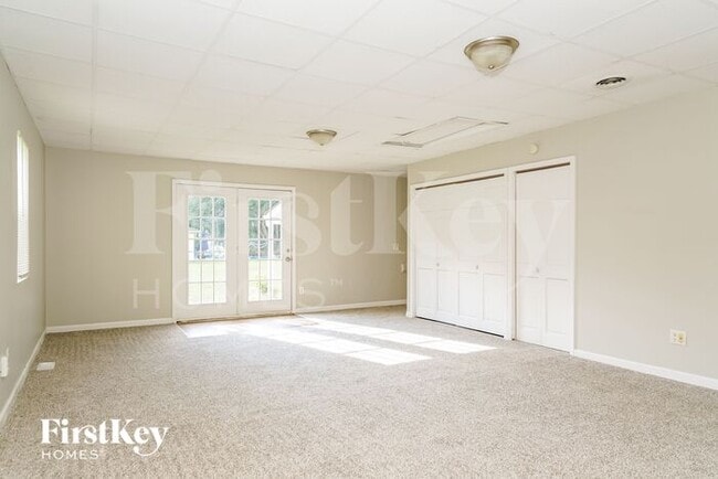 Building Photo - 3560 Bradford Dr
