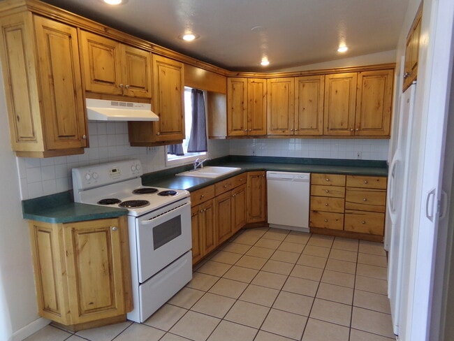 Kitchen - 5522 East Edgewood Drive