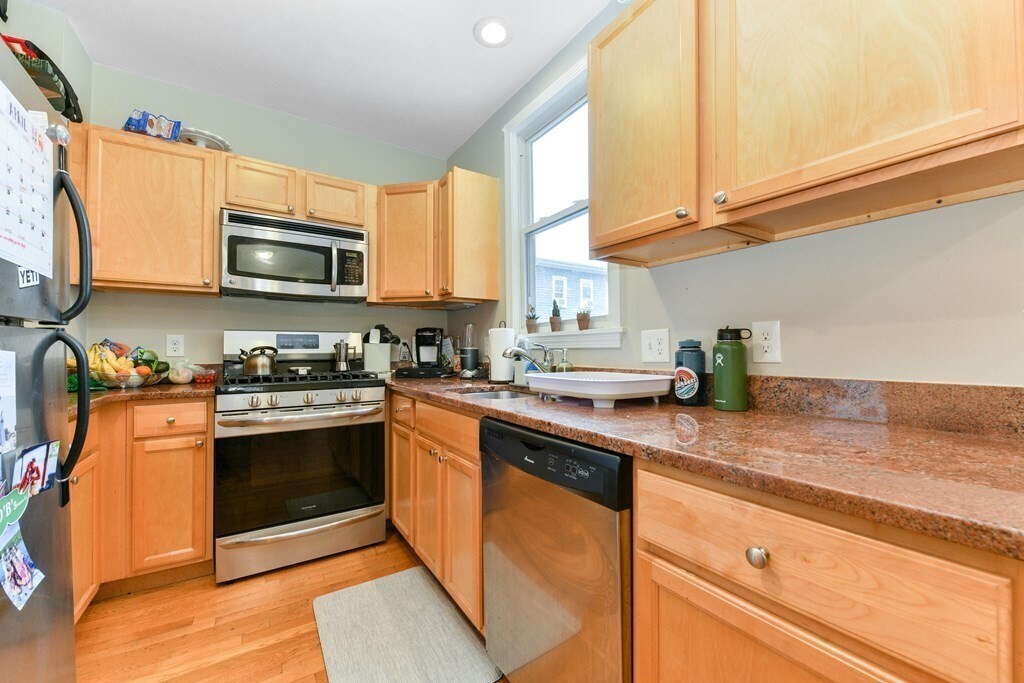 Primary Photo - 331 E St