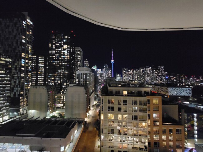 Building Photo - 280 Dundas St W