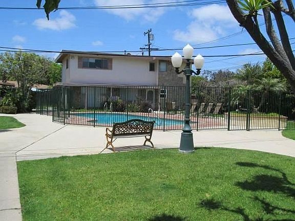 Building Photo - 2229 Canyon Dr