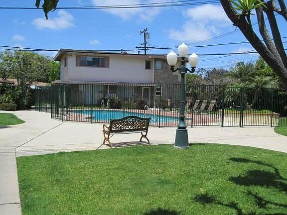Foto del edificio - 2233 Canyon Dr