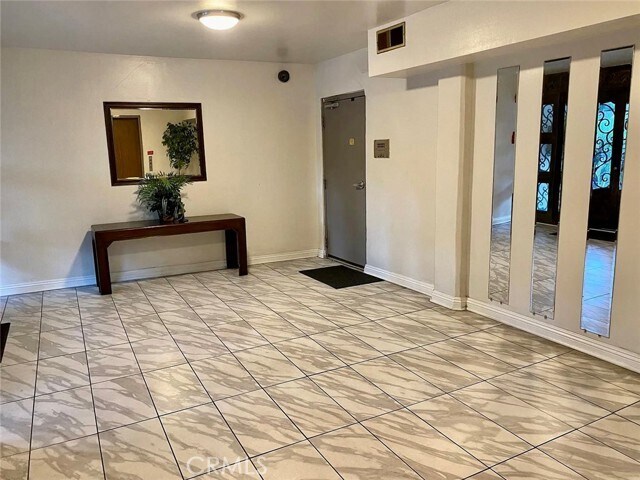 Foto del edificio - 3284 Barham Blvd
