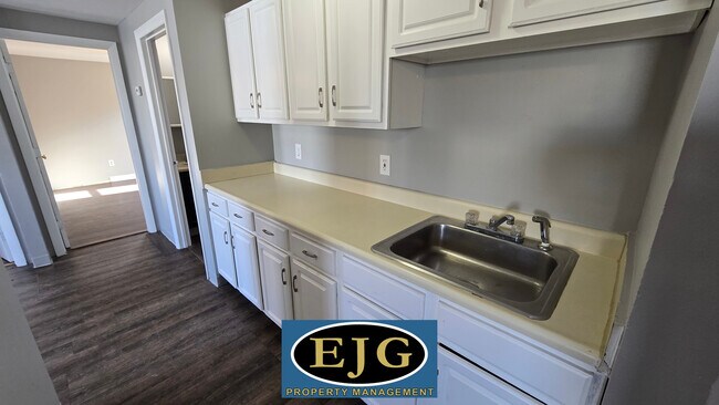 Building Photo - 26 Ledge St