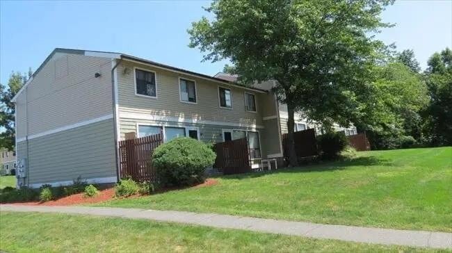 Building Photo - 360 1/2 Tokeneke Rd