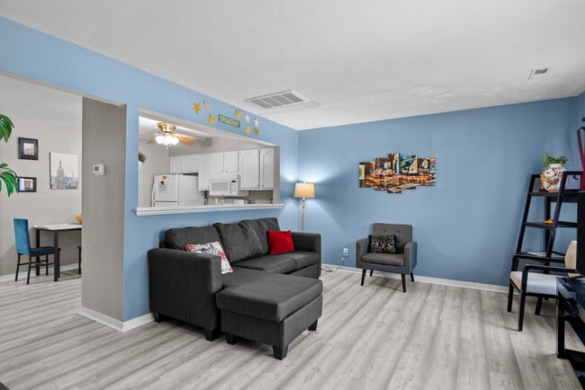 Building Photo - 517 Lanier Crescent