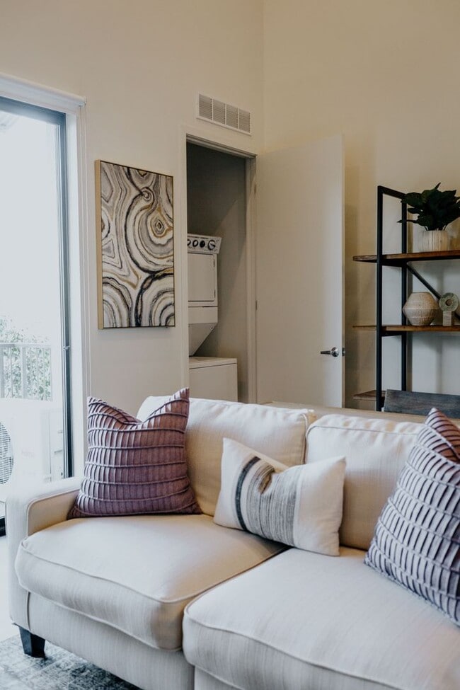 Interior Photo - Park Square at Seven Oaks