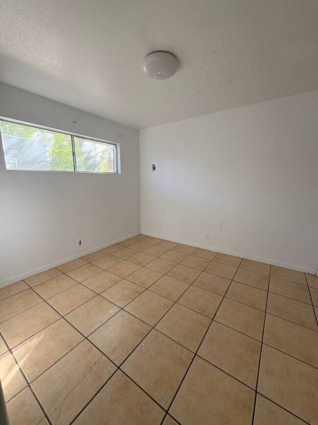 Building Photo - 535 Texas St NE