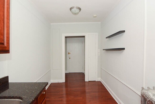 Building Photo - 549.5 W Surf St