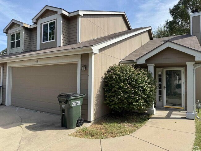 Foto del edificio - 508 Lancaster Ct