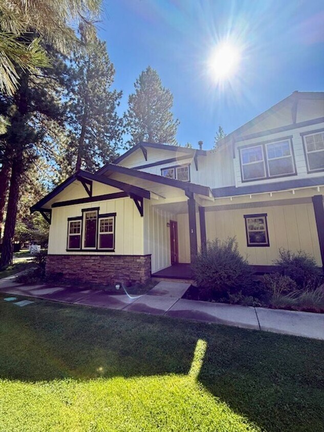 Foto principal - 1399 NW Fort Clatsop St
