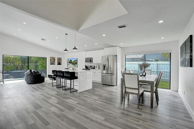 Foto del edificio - 4920 NW 83rd Ter
