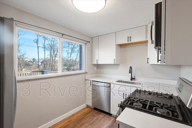 Building Photo - 319 Macassar Dr